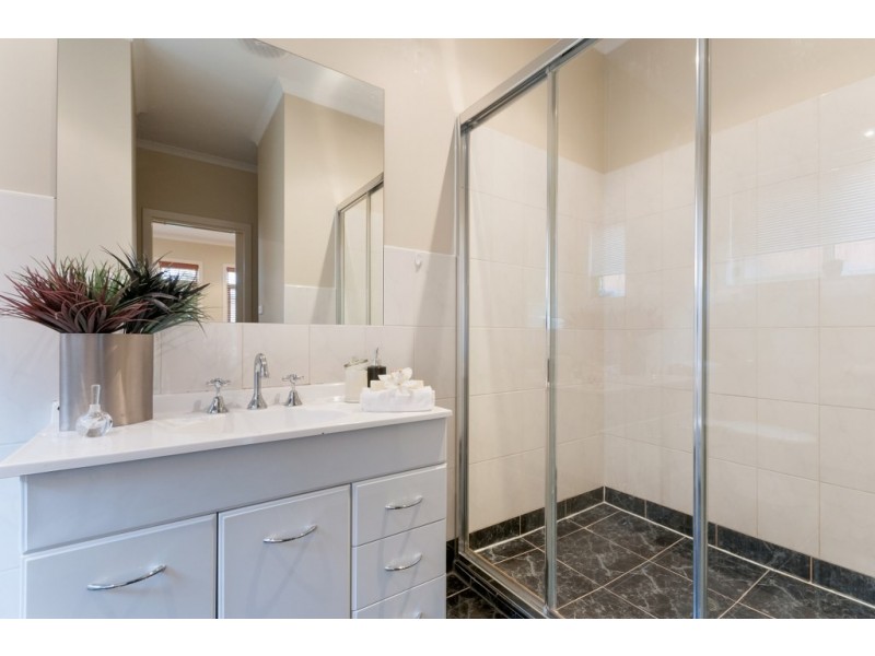 4 Studley Park Way, Craigieburn VIC 3064