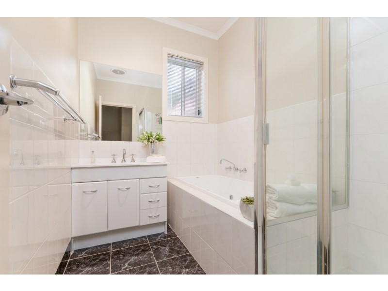 4 Studley Park Way, Craigieburn VIC 3064