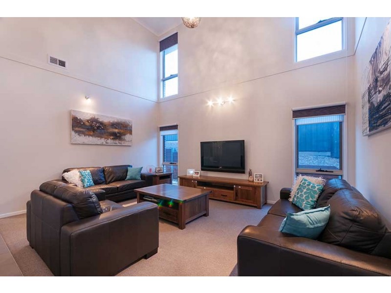 18 Silvan Terrace, Greenvale VIC 3059