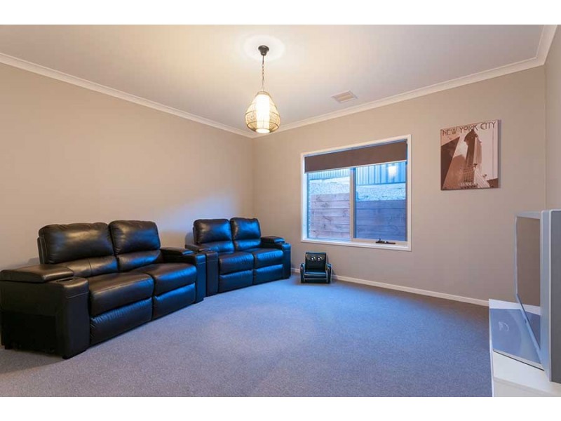 18 Silvan Terrace, Greenvale VIC 3059