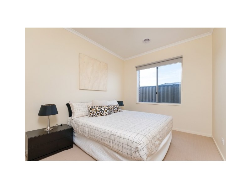 48 Biltmore Crescent, Roxburgh Park VIC 3064