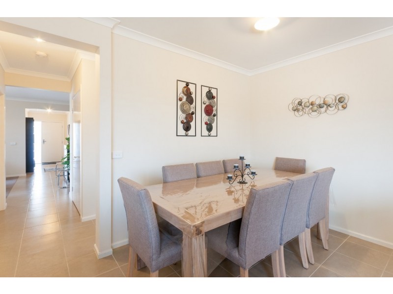 44 Domain Way, Craigieburn VIC 3064