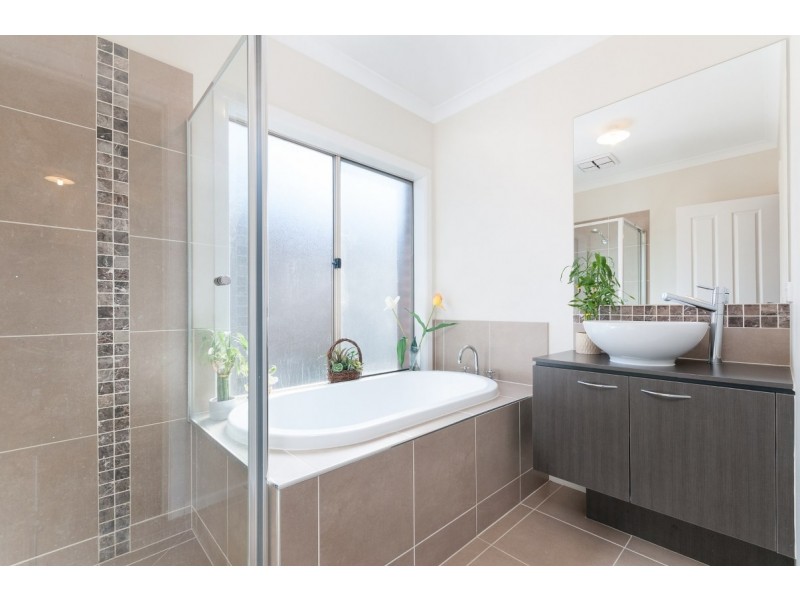 44 Domain Way, Craigieburn VIC 3064