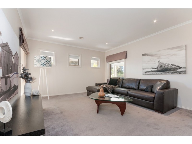 1 White Cedar Place, Craigieburn VIC 3064
