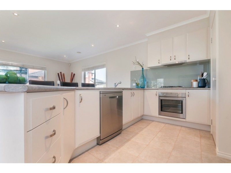 1 White Cedar Place, Craigieburn VIC 3064