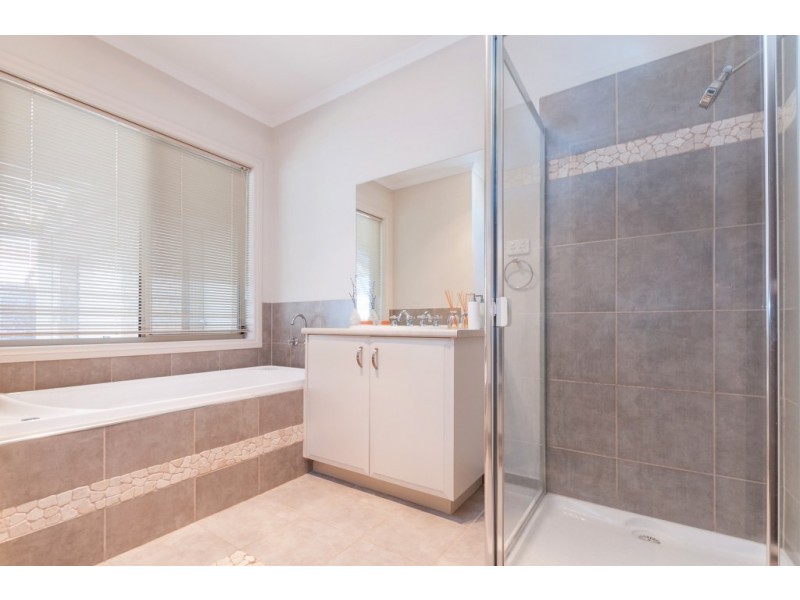 1 White Cedar Place, Craigieburn VIC 3064