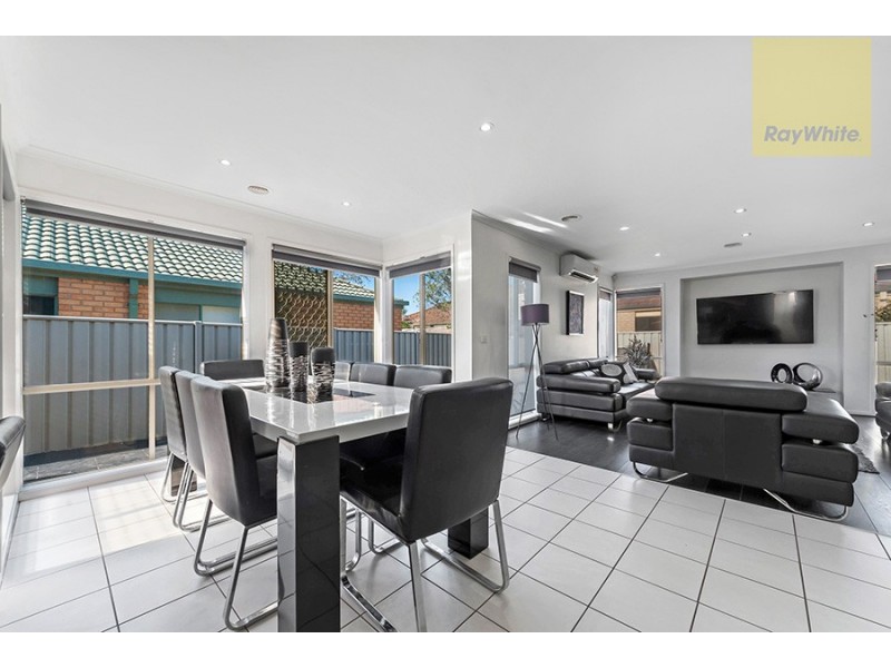 52 Woodlea Crescent, Craigieburn VIC 3064