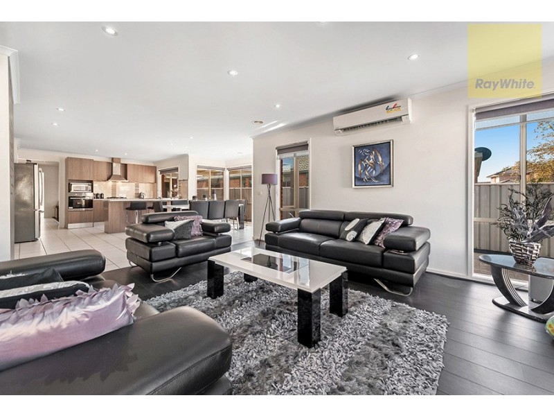 52 Woodlea Crescent, Craigieburn VIC 3064