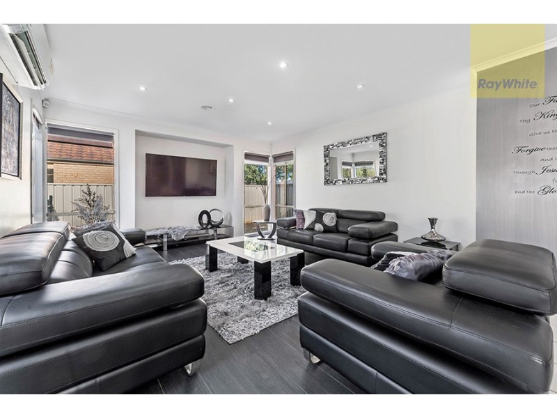 52 Woodlea Crescent, Craigieburn VIC 3064