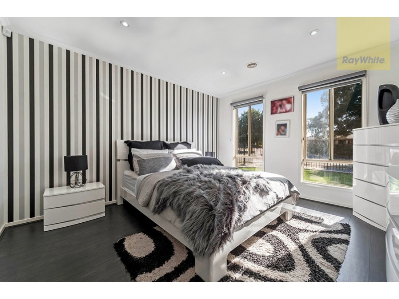 52 Woodlea Crescent, Craigieburn VIC 3064