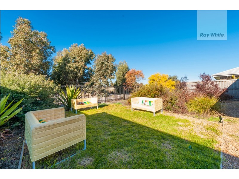 27 Belleview Crescent, Beveridge VIC 3753