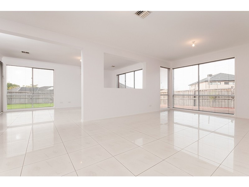 27 Grange Rise, Craigieburn VIC 3064