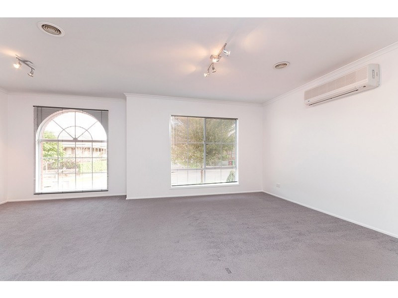 27 Grange Rise, Craigieburn VIC 3064