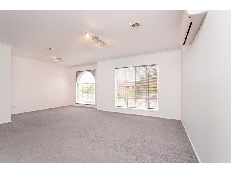 27 Grange Rise, Craigieburn VIC 3064