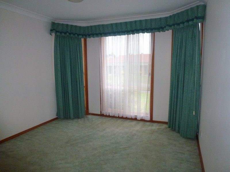 9 Baynton Cres, Roxburgh Park VIC 3064