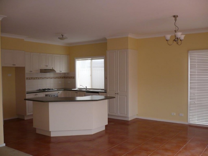 6 Roanoke Green, Craigieburn VIC 3064