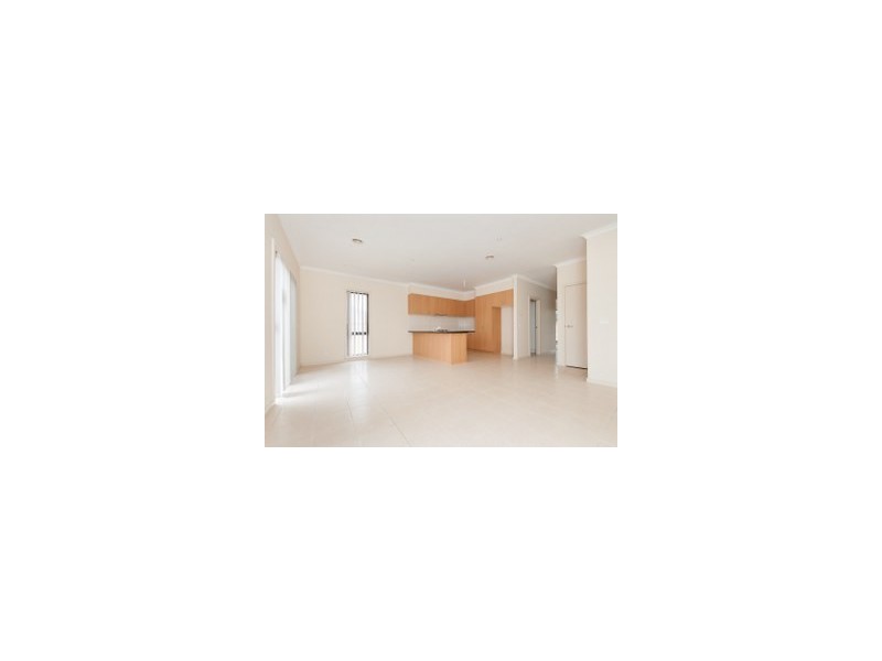 86 Hayfield Road, Roxburgh Park VIC 3064