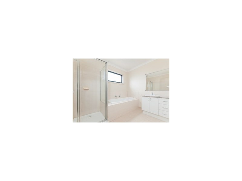 86 Hayfield Road, Roxburgh Park VIC 3064