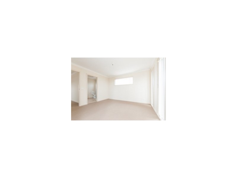 86 Hayfield Road, Roxburgh Park VIC 3064