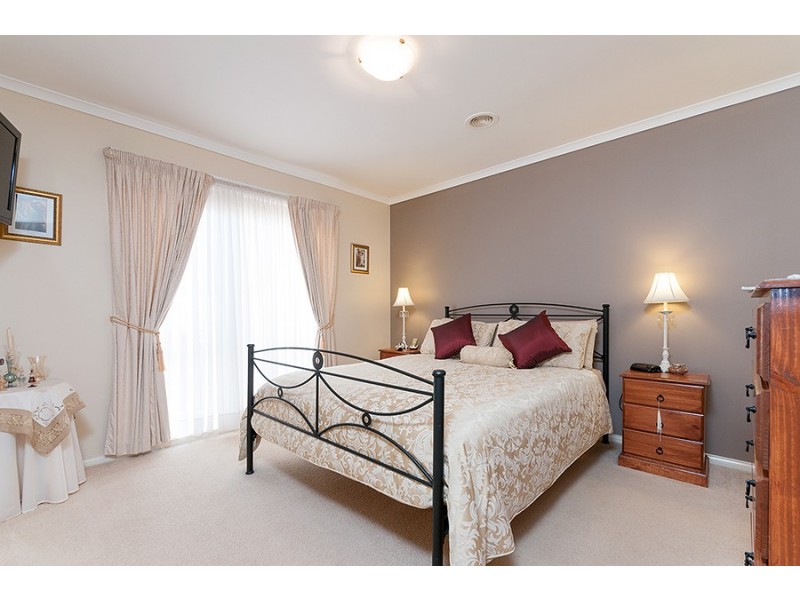 34 Rhine Drive, Roxburgh Park VIC 3064