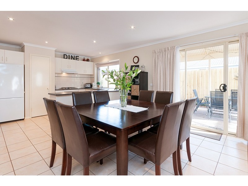 34 Rhine Drive, Roxburgh Park VIC 3064