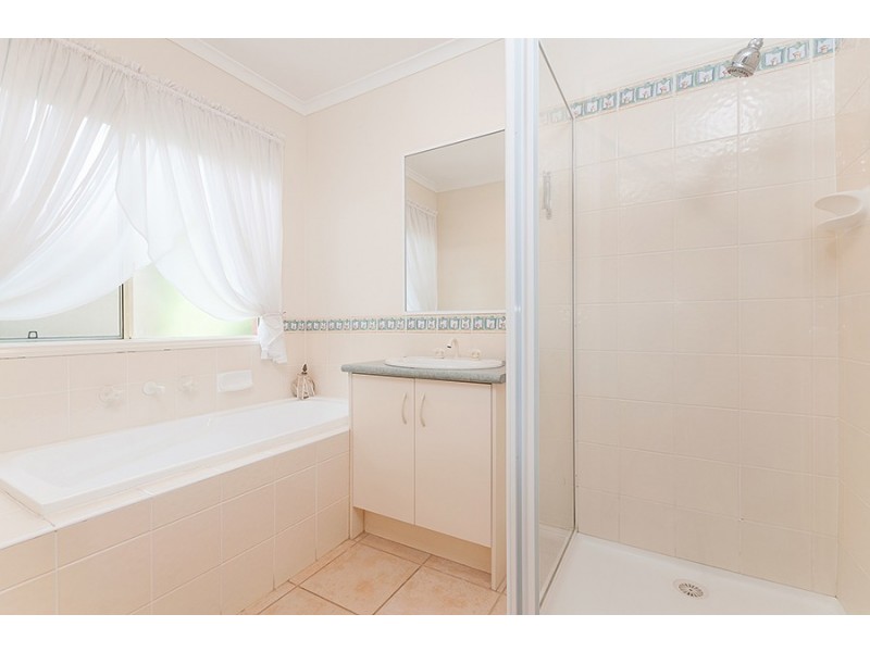 34 Rhine Drive, Roxburgh Park VIC 3064