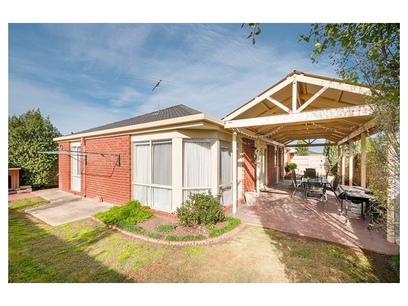 34 Rhine Drive, Roxburgh Park VIC 3064