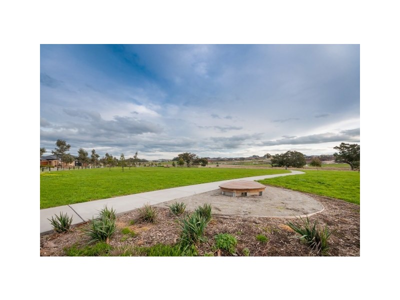 60 Bridgehaven Drive, Craigieburn VIC 3064