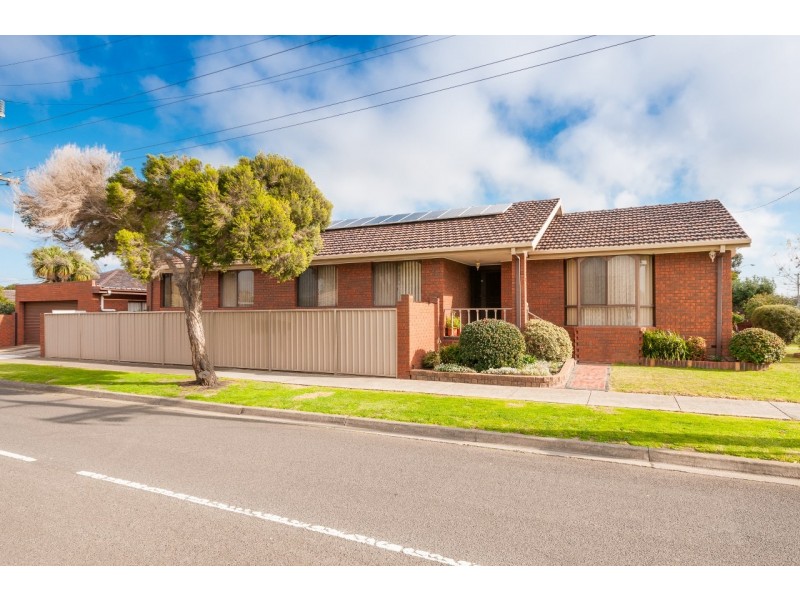 8 Kingswood Drive, Craigieburn VIC 3064