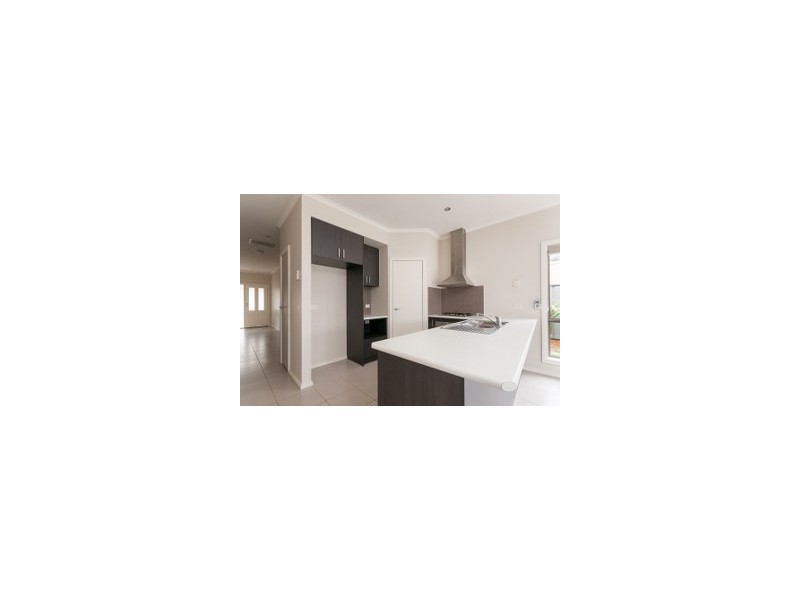 28 Watergum Avenue, Craigieburn VIC 3064