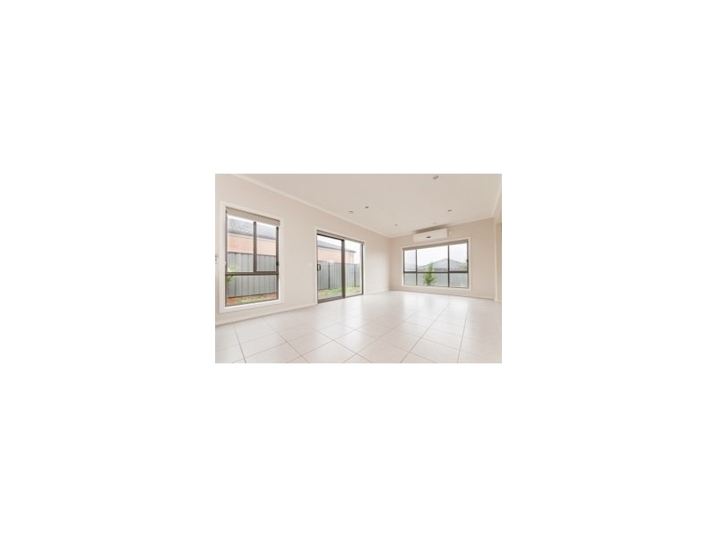 28 Watergum Avenue, Craigieburn VIC 3064