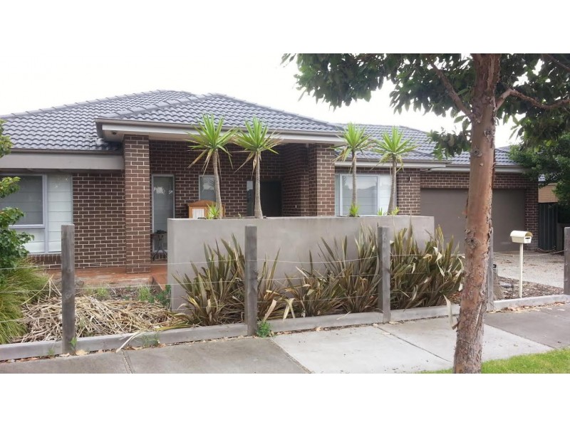 15 Hyde Park Avenue, Craigieburn VIC 3064