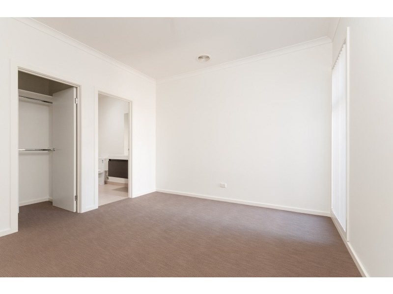 27 Daybreak Vista, Mickleham VIC 3064