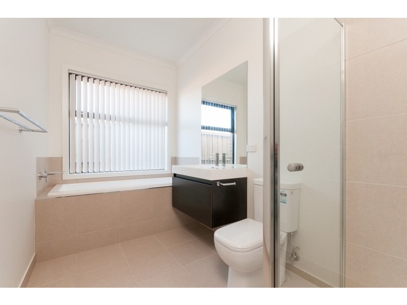 27 Daybreak Vista, Mickleham VIC 3064