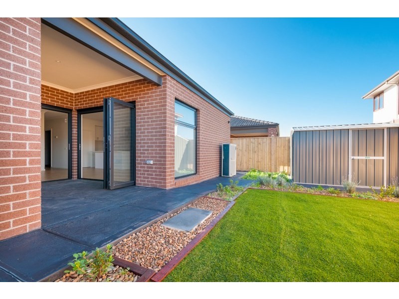 27 Daybreak Vista, Mickleham VIC 3064