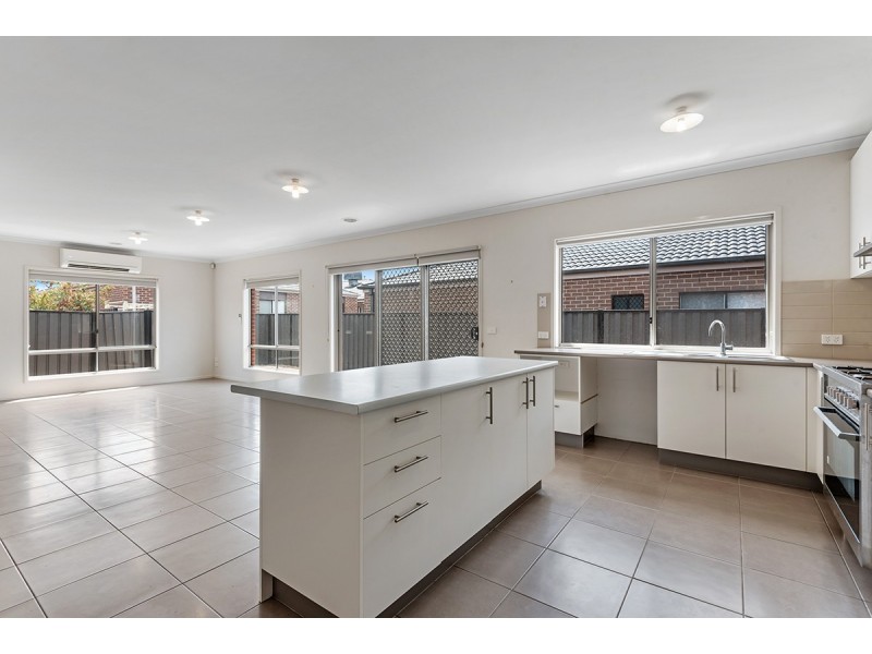 26 Rainham Avenue, Craigieburn VIC 3064