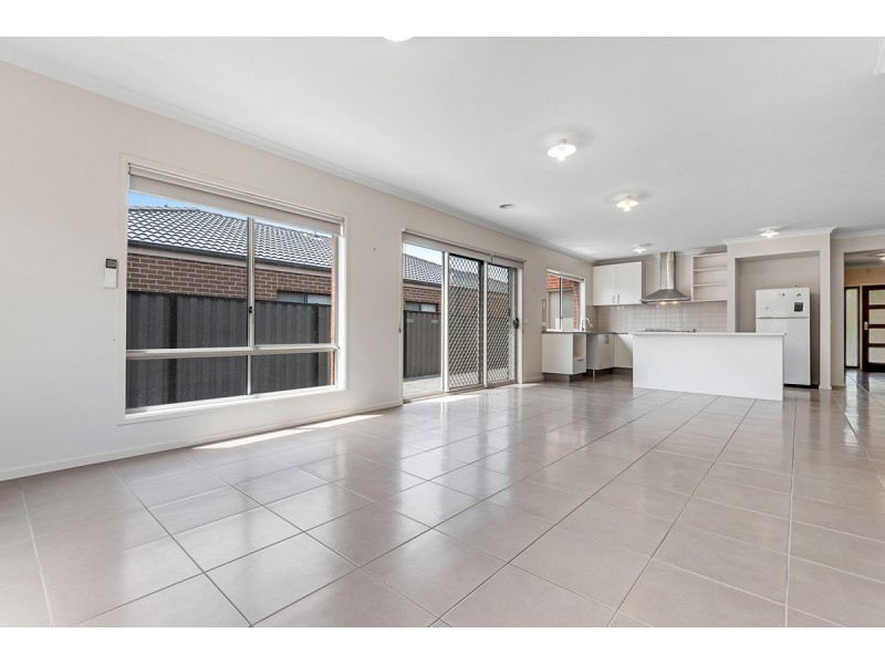26 Rainham Avenue, Craigieburn VIC 3064