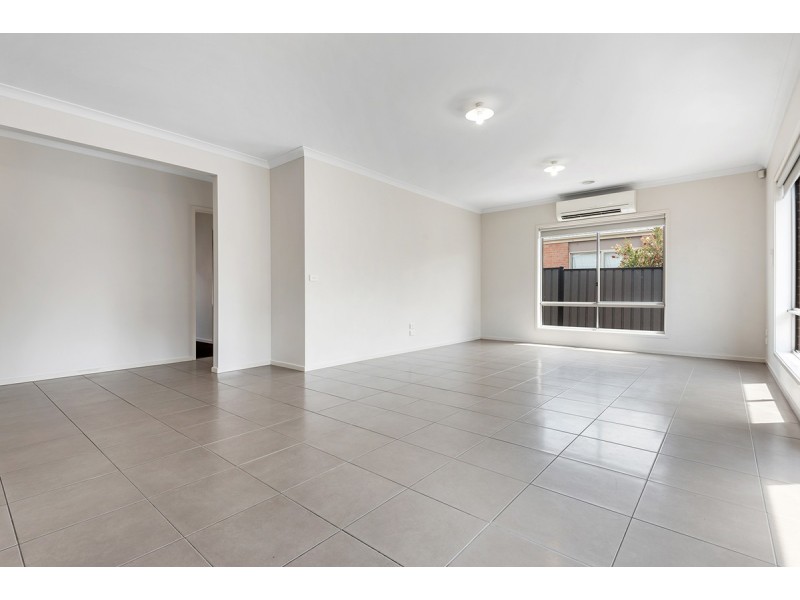 26 Rainham Avenue, Craigieburn VIC 3064