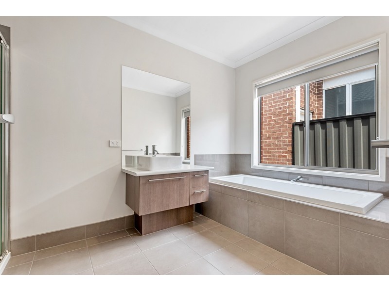 26 Rainham Avenue, Craigieburn VIC 3064