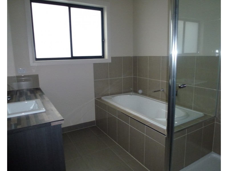 4 Clapham Way, Craigieburn VIC 3064