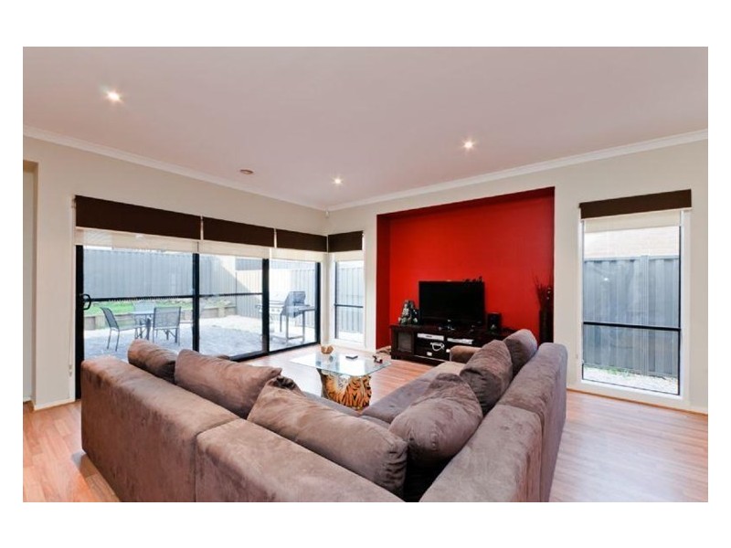 16 Cradle Mountain Drive, Craigieburn VIC 3064