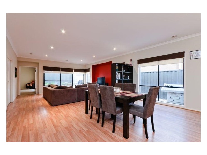 16 Cradle Mountain Drive, Craigieburn VIC 3064