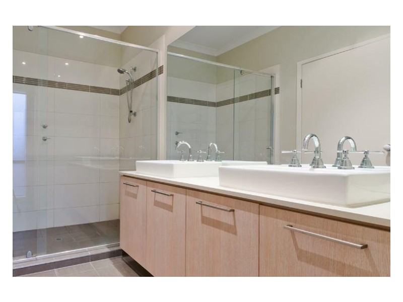 16 Cradle Mountain Drive, Craigieburn VIC 3064