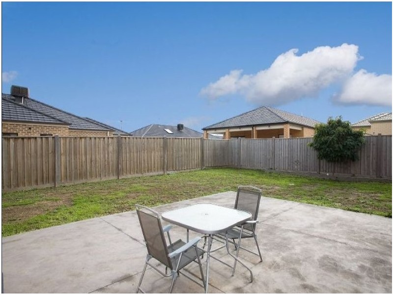 73 Bellfield Drive, Craigieburn VIC 3064