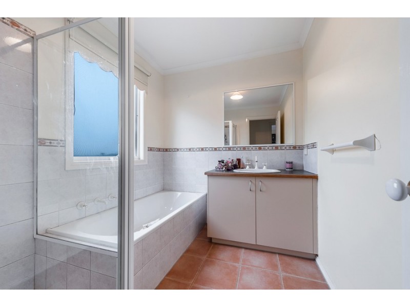 13 Meadowbank Lane, Craigieburn VIC 3064