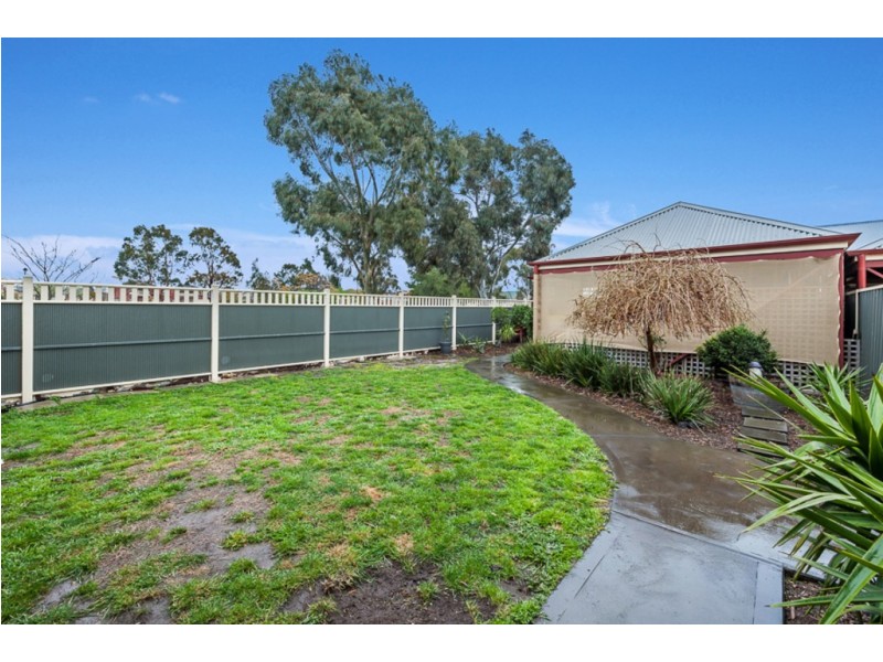 13 Meadowbank Lane, Craigieburn VIC 3064