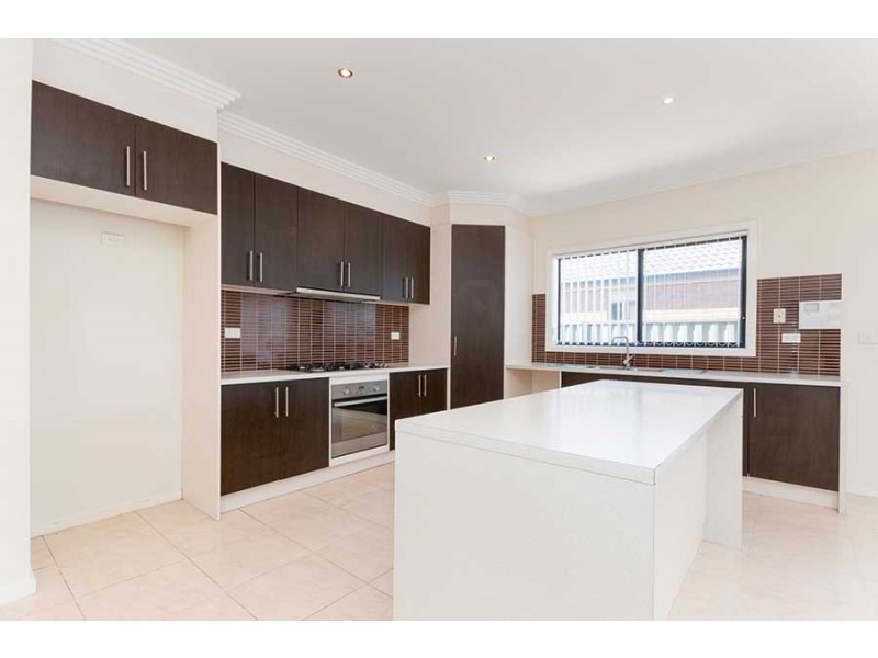 13 Wyperfield Avenue, Craigieburn VIC 3064