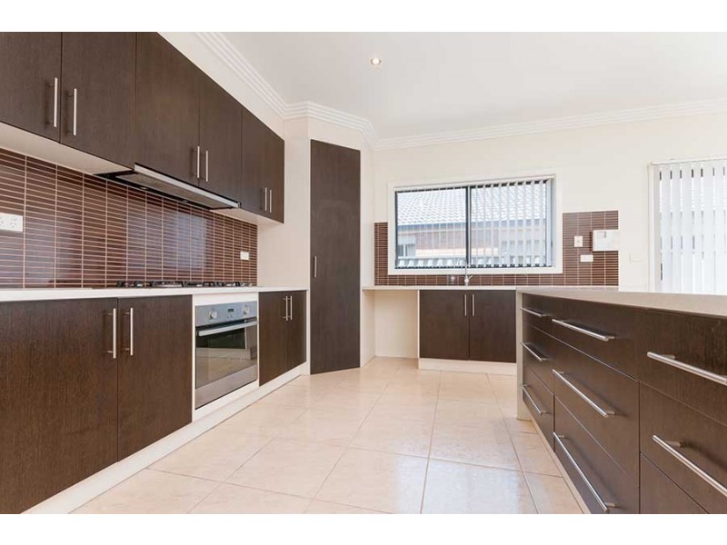 13 Wyperfield Avenue, Craigieburn VIC 3064