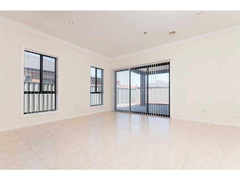 13 Wyperfield Avenue, Craigieburn VIC 3064