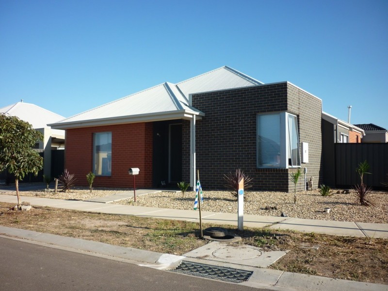 72 Mareeba Way, Craigieburn VIC 3064